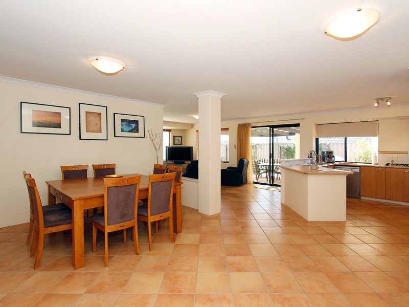 18 Metroliner Drive, Currambine WA 6028