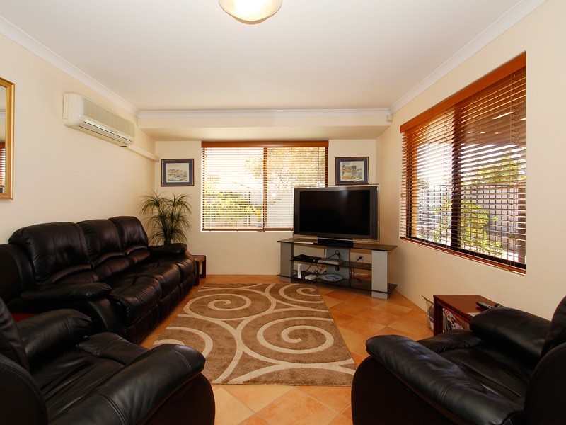 18 Metroliner Drive, Currambine WA 6028