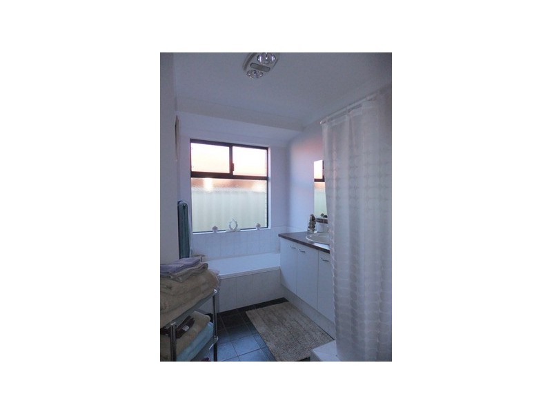 6 Bonita Way, Tapping WA 6065