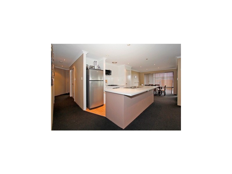 8 Alpina Promenade, Banksia Grove WA 6031