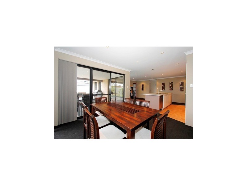 8 Alpina Promenade, Banksia Grove WA 6031