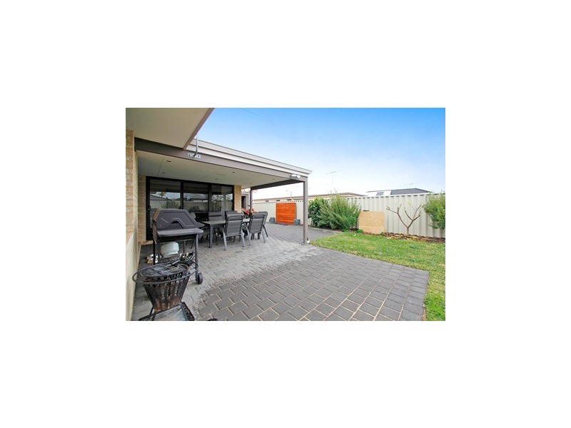 8 Alpina Promenade, Banksia Grove WA 6031