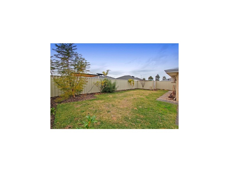 8 Alpina Promenade, Banksia Grove WA 6031