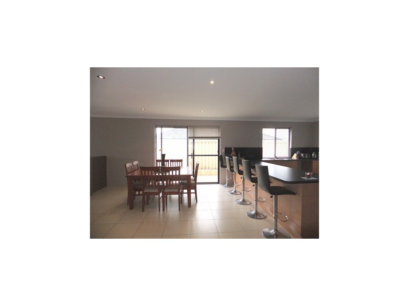 17 Hillsborough Parkway, Ridgewood WA 6030