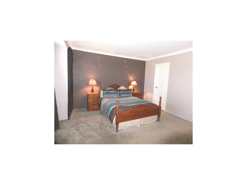 17 Hillsborough Parkway, Ridgewood WA 6030