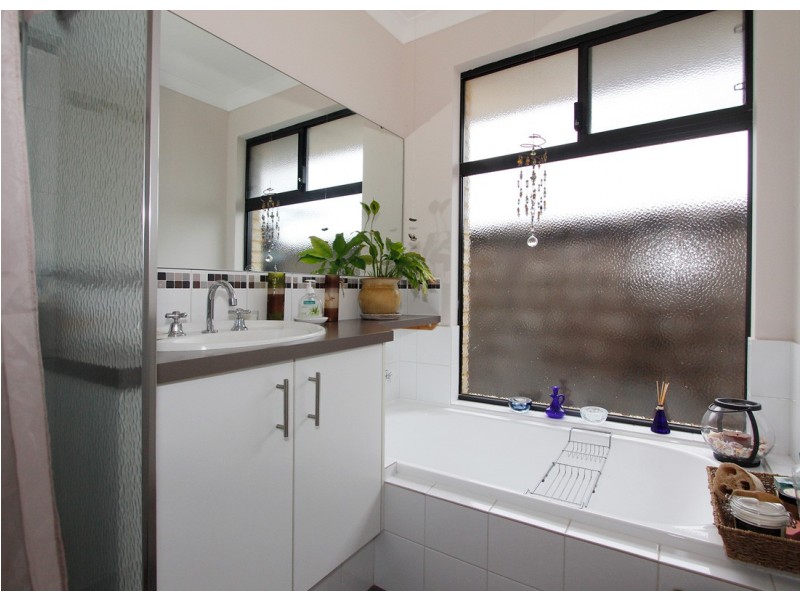 24 Kahana Parkway, Butler WA 6036