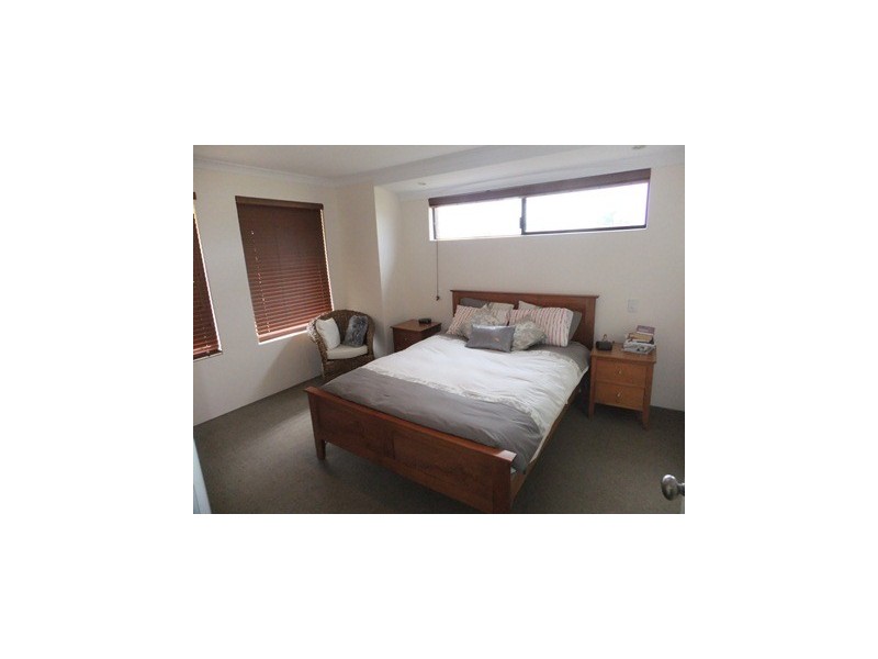 2 Lower Keys Drive, Clarkson WA 6030