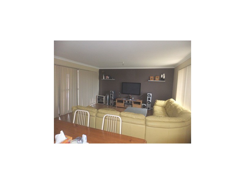 19 Rocklands Loop, Carramar WA 6031