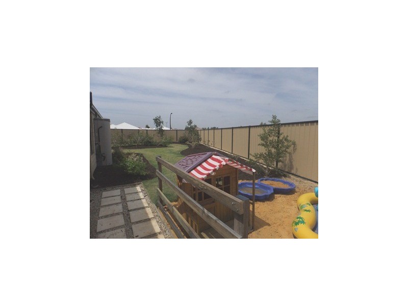 19 Rocklands Loop, Carramar WA 6031