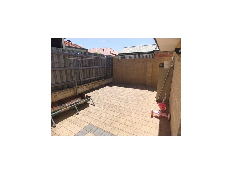 4/33 St Marks Drive, Hillarys WA 6025