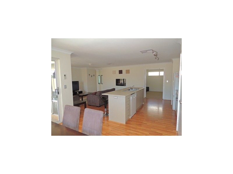 11 Shannon Street, Yanchep WA 6035