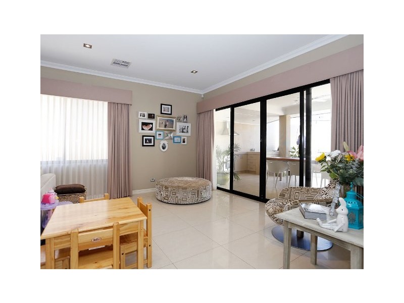 76 Kembla Circle, Madeley WA 6065