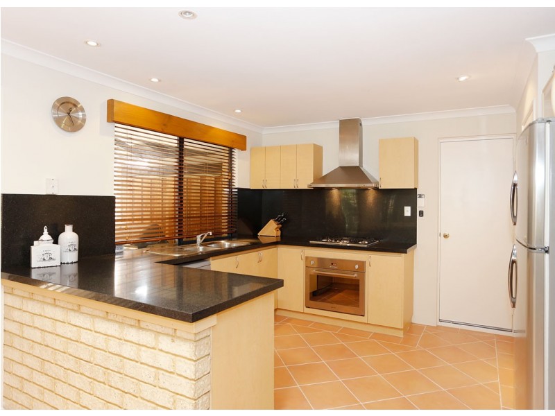 32 Lithgow Drive, Clarkson WA 6030