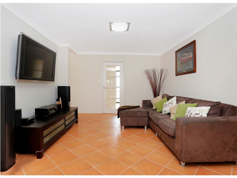 32 Lithgow Drive, Clarkson WA 6030