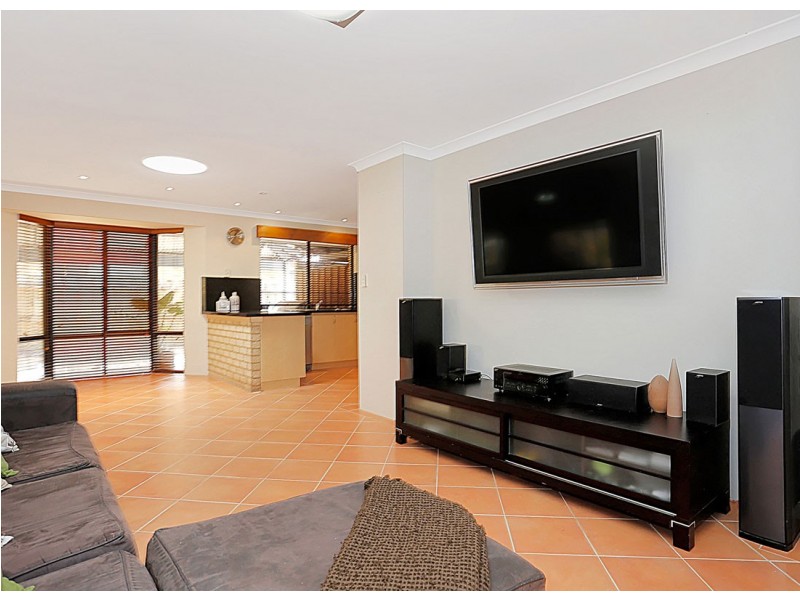 32 Lithgow Drive, Clarkson WA 6030