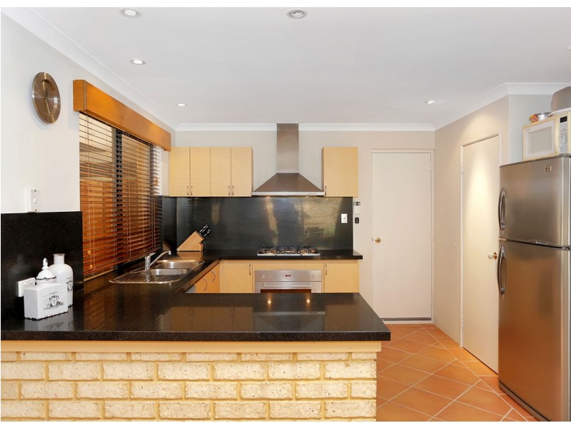 32 Lithgow Drive, Clarkson WA 6030