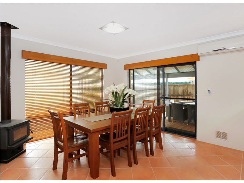 32 Lithgow Drive, Clarkson WA 6030