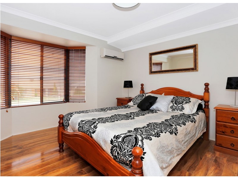 32 Lithgow Drive, Clarkson WA 6030