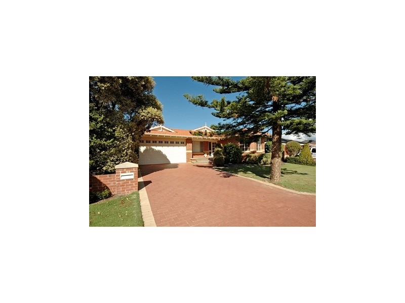 28 Rochester Drive, Mindarie WA 6030