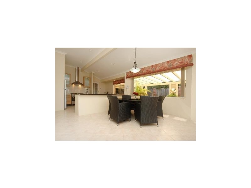 28 Rochester Drive, Mindarie WA 6030