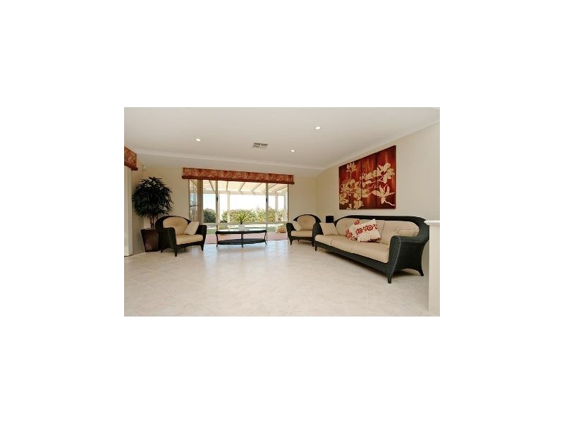 28 Rochester Drive, Mindarie WA 6030