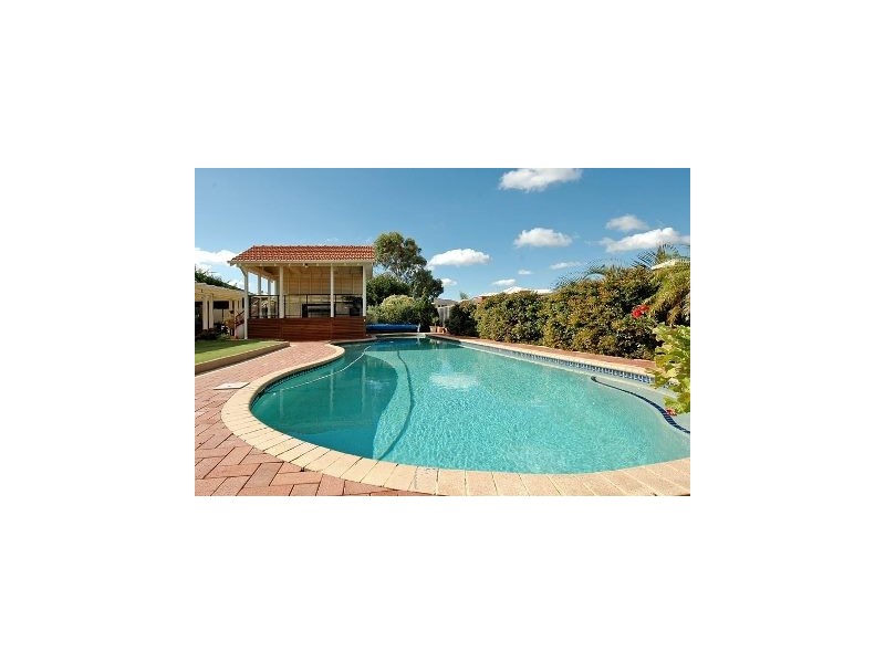 28 Rochester Drive, Mindarie WA 6030