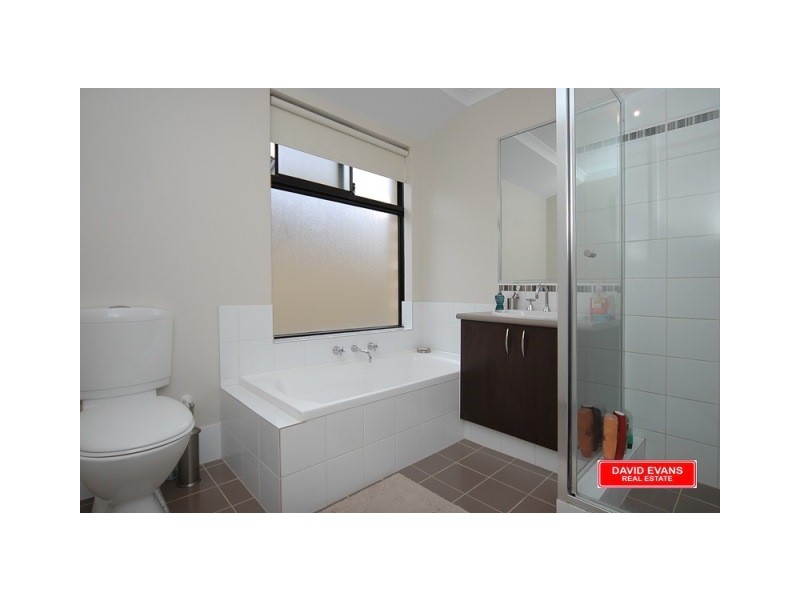 42 Eastwall Pwy, Butler WA 6036