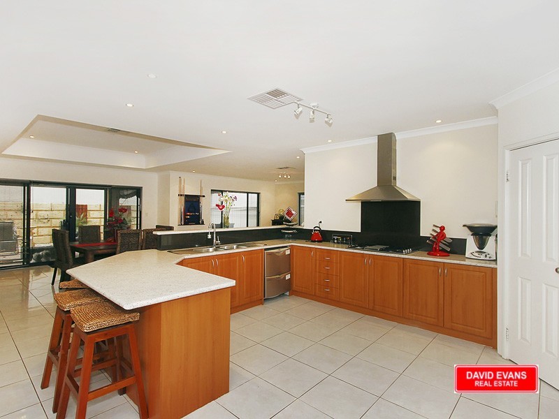 75 Waterfoot Loop, Canning Vale WA 6155