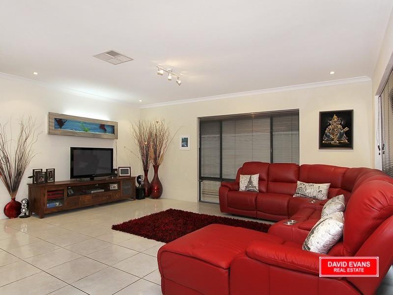 75 Waterfoot Loop, Canning Vale WA 6155