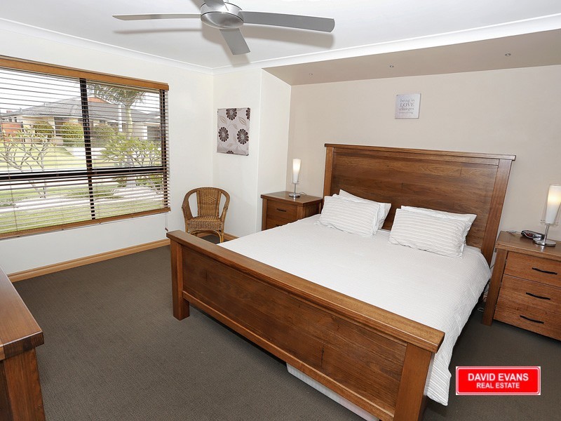 12 Ossian Way, Kinross WA 6028