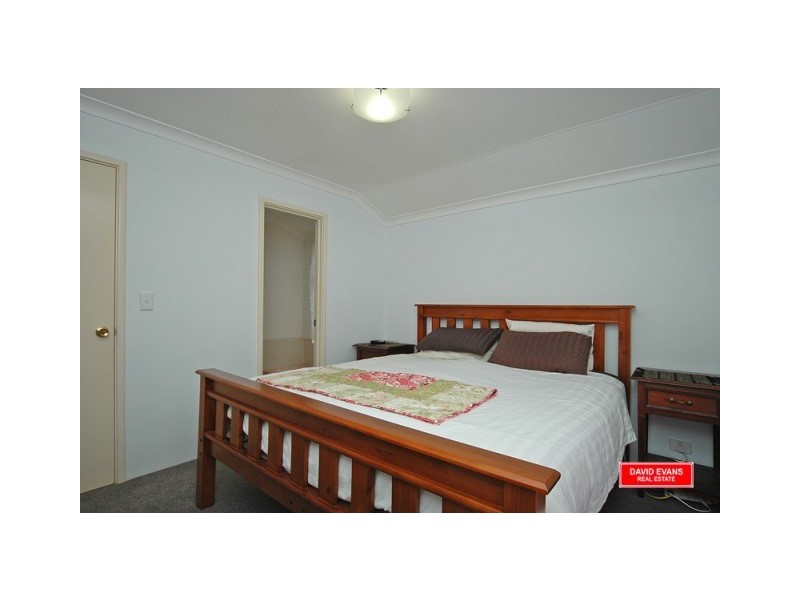 4 Burnett Drive, Clarkson WA 6030