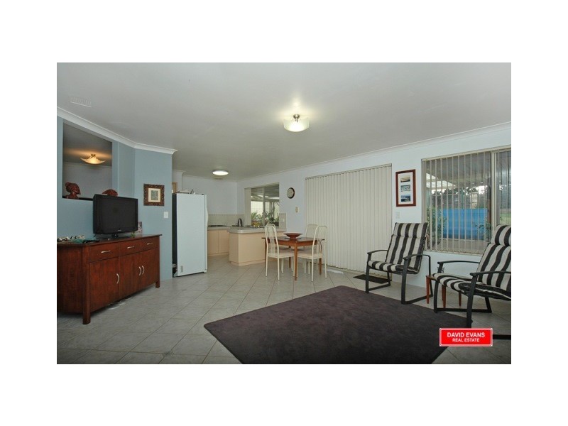 4 Burnett Drive, Clarkson WA 6030