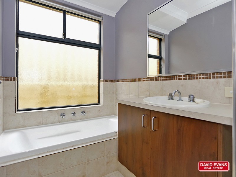 8 Skerries Way, Ridgewood WA 6030