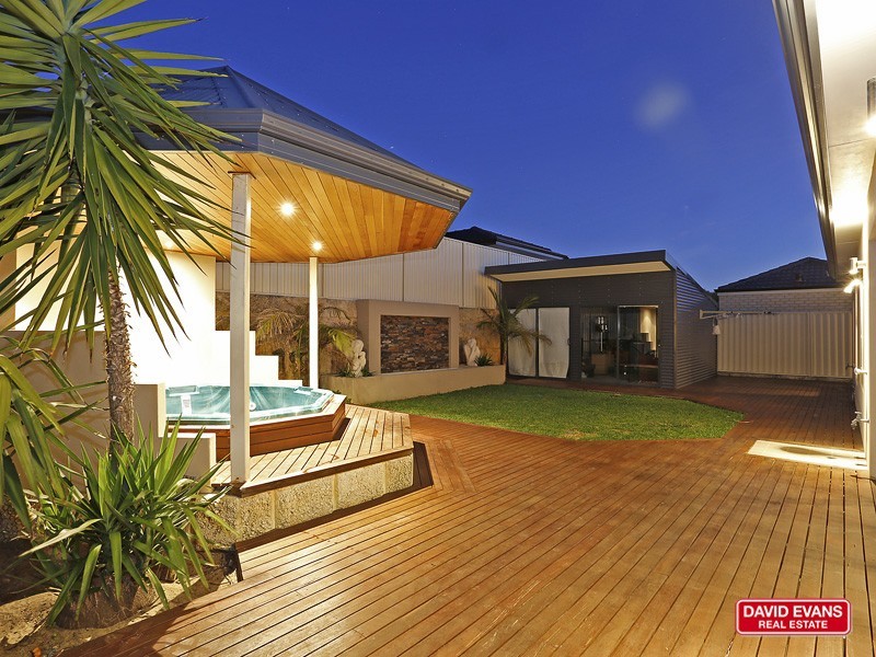 34 Newgain Crescent, Carramar WA 6031