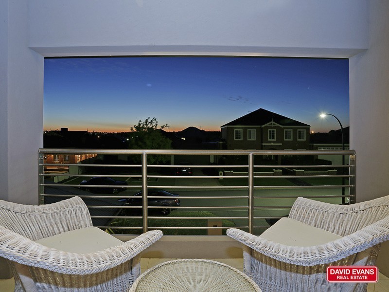 34 Newgain Crescent, Carramar WA 6031