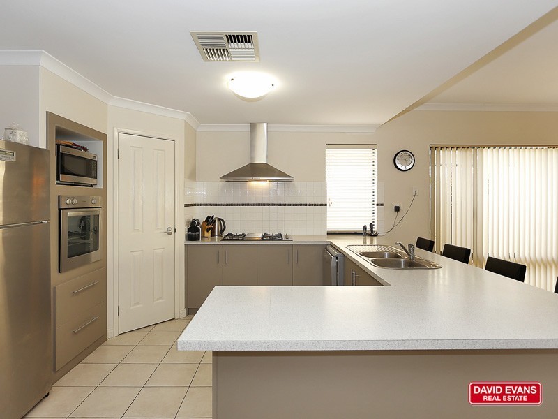 6 Lakewood Terrace, Clarkson WA 6030