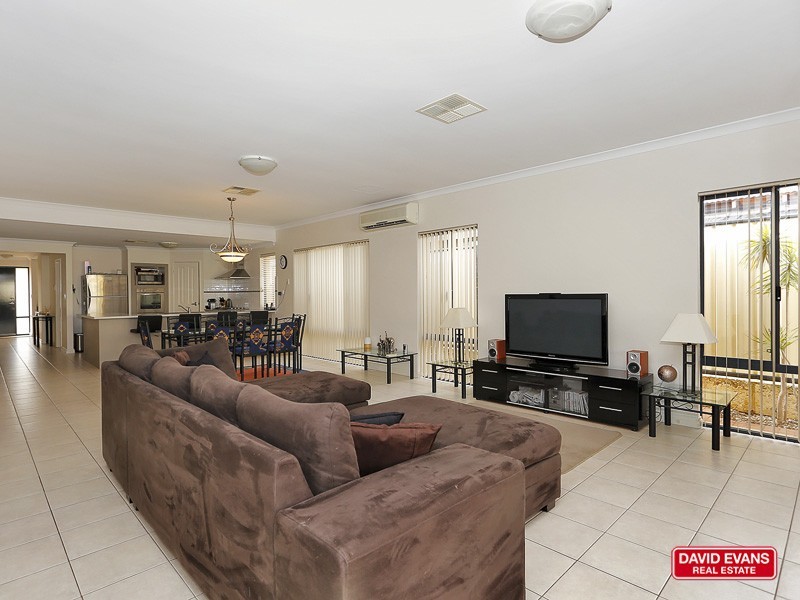 6 Lakewood Terrace, Clarkson WA 6030