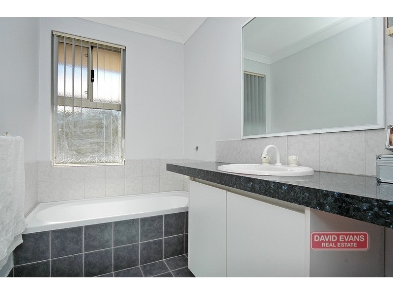 6 Adelong Circuit, Merriwa WA 6030
