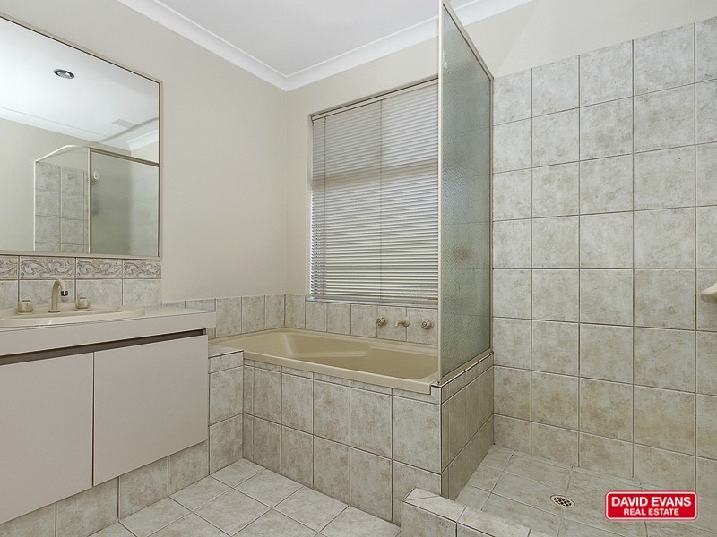13 Weetman Cove, Cannington WA 6107