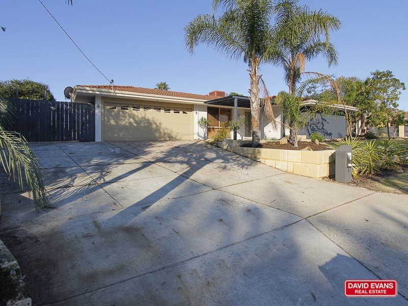 2 Lupin Ct, Hocking WA 6065