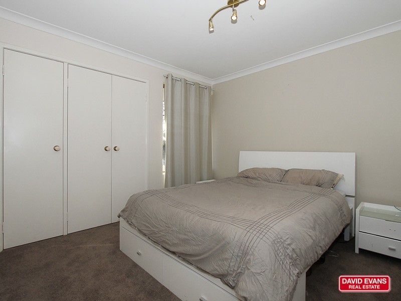 2 Lupin Ct, Hocking WA 6065