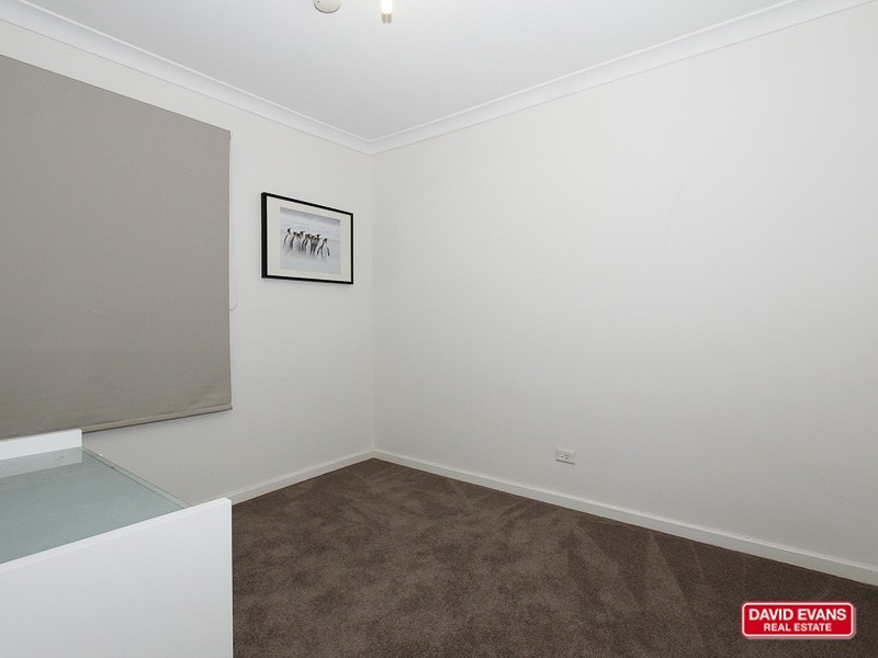 2 Lupin Ct, Hocking WA 6065