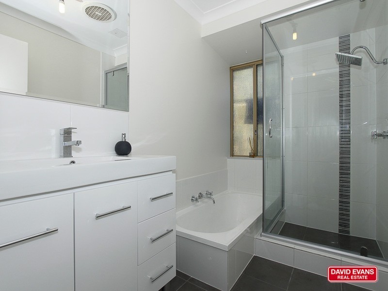 2 Lupin Ct, Hocking WA 6065