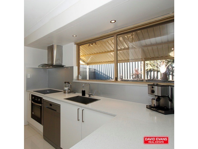 2 Lupin Ct, Hocking WA 6065