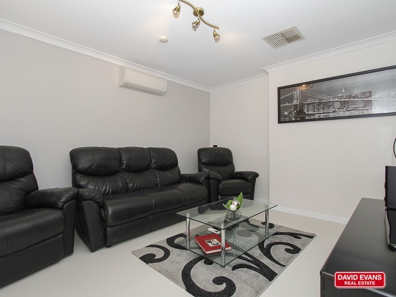 2 Lupin Ct, Hocking WA 6065