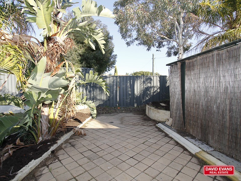 2 Lupin Ct, Hocking WA 6065