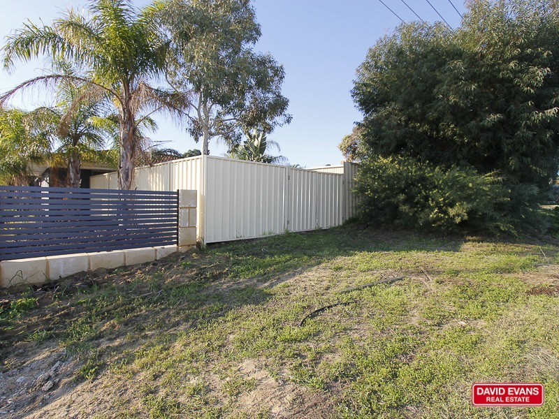 2 Lupin Ct, Hocking WA 6065