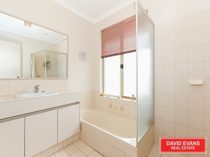 2 Drammen Elbow, Merriwa WA 6030