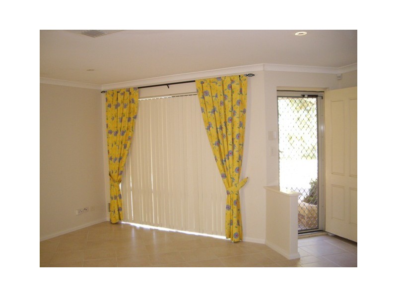 21 Carwoola Circle, Carramar WA 6031