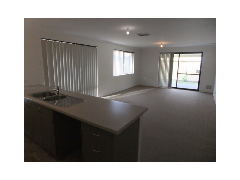 10 Verwood Green, Butler WA 6036